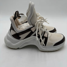 Load image into Gallery viewer, Louis Vuitton White Monogram Sneaker