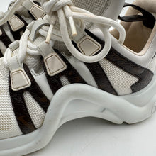 Load image into Gallery viewer, Louis Vuitton White Monogram Sneaker