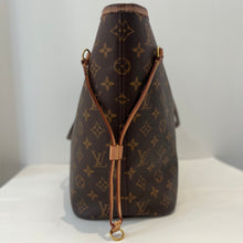Load image into Gallery viewer, Louis Vuitton mm Neverfull Tote