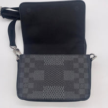 Load image into Gallery viewer, Louis Vuitton Messenger Bag