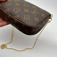 Load image into Gallery viewer, Louis Vuitton Chain Crossbody