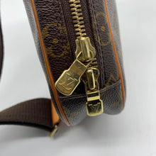 Load image into Gallery viewer, Louis Vuitton Monogram Messenger