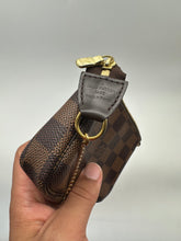 Load image into Gallery viewer, Louis Vuitton Mini  Pochette
