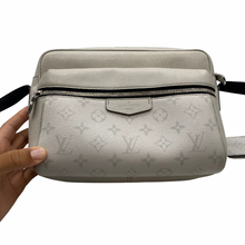 Load image into Gallery viewer, Louis Vuitton White Crossbody Bag