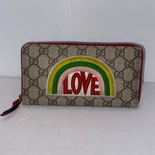 Load image into Gallery viewer, Gucci GG Supreme Wallet
