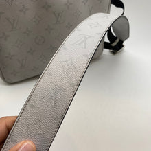 Load image into Gallery viewer, Louis Vuitton White Crossbody Bag