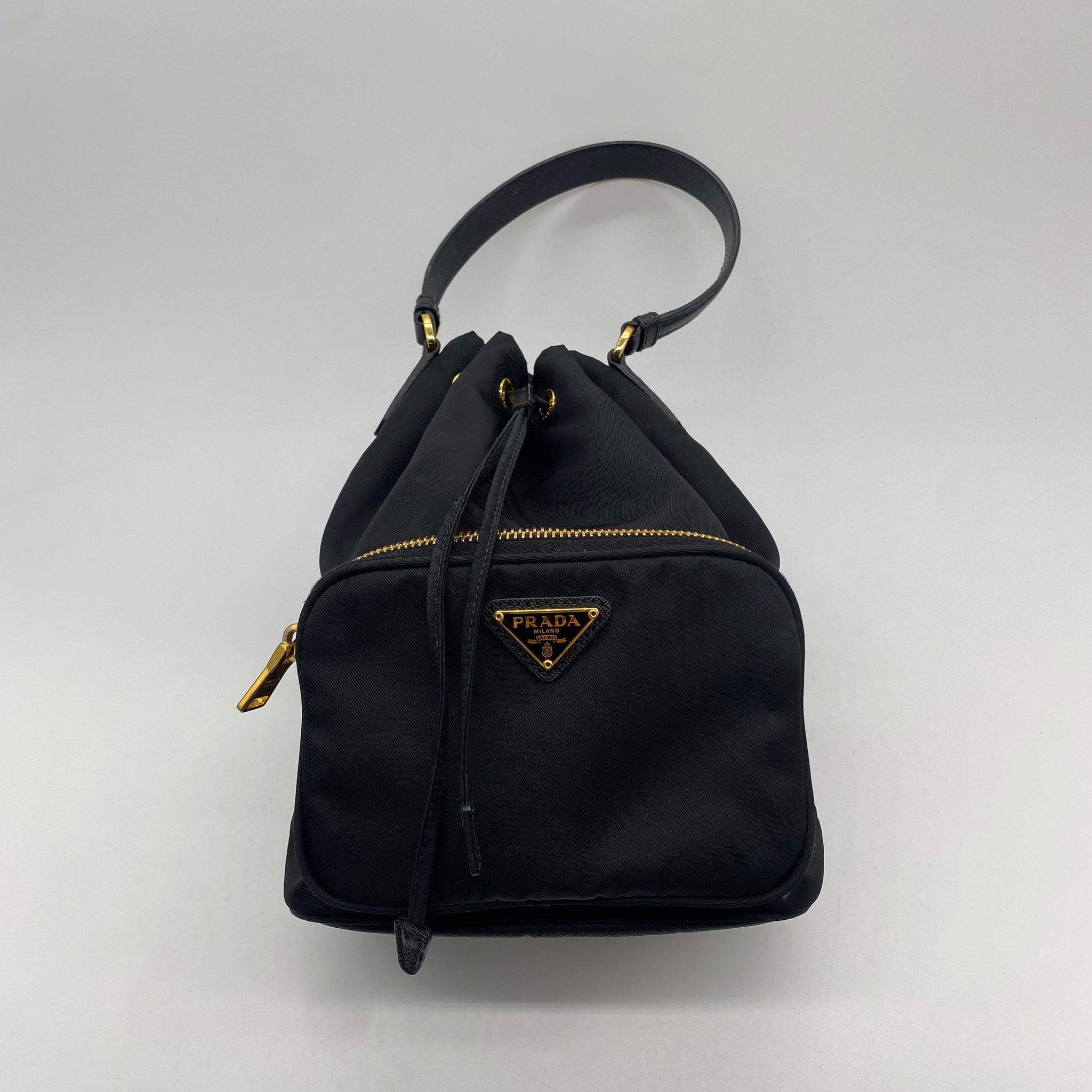 Prada sales bag shop